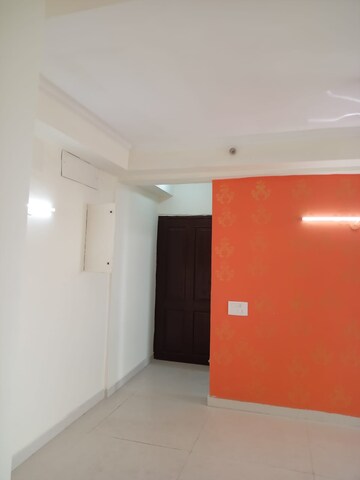 Room in 3.5 BHK Apartment at Amrapali Sapphire, Sector 45 – for Sale