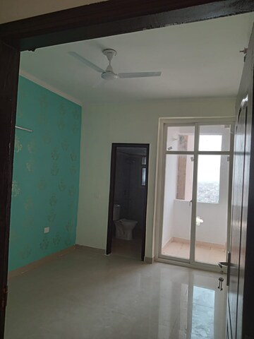 Room in 3.5 BHK Apartment at Amrapali Sapphire, Sector 45 – for Sale