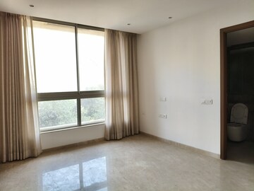 Room in 2 BHK Apartment at Hiranandani Delanna, Ghodbunder Road – for Rent