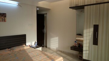 Room in 2 BHK Apartment at Khar West – for Sale