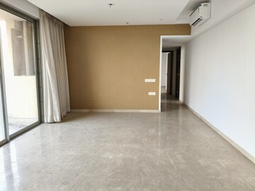 Room in 3 BHK Apartment at Hiranandani Acacia, Ghodbunder Road – for Rent