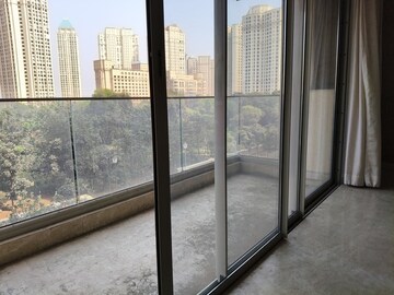 Room in 3 BHK Apartment at Hiranandani Acacia, Ghodbunder Road – for Rent