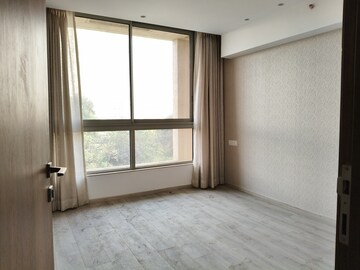 Room in 3 BHK Apartment at Hiranandani Acacia, Ghodbunder Road – for Rent