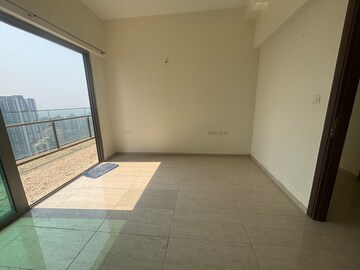 Room in 4 BHK Apartment at Sheth Auris Serenity Tower 2, Malad West – for Rent