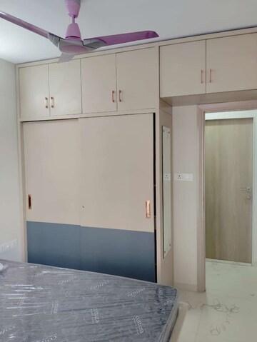 Room in 2 BHK Apartment at Sugee Atharva, Prabhadevi – for Rent