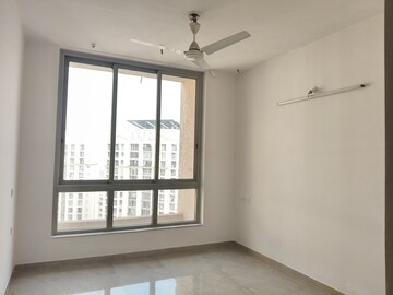 Room in 2.5 BHK Apartment at Rodas Enclave Evergreen, Patlipada – for Rent