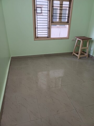 Room in 3 BHK Apartment at Eldeco Green Woods, Gomti Nagar – for Rent