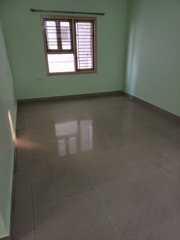 Room in 3 BHK Apartment at Eldeco Green Woods, Gomti Nagar – for Rent