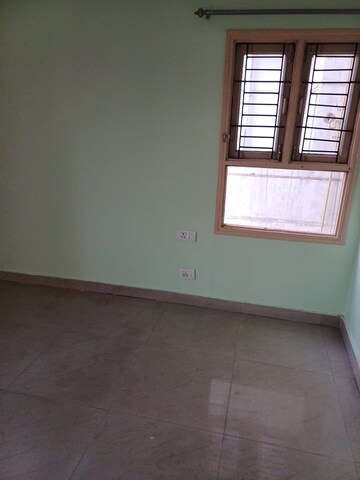 Room in 3 BHK Apartment at Eldeco Green Woods, Gomti Nagar – for Rent