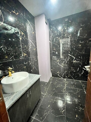 Balcony in 4 BHK Builder Floor at Ansal Royale Casa, Sector 55 – for Rent
