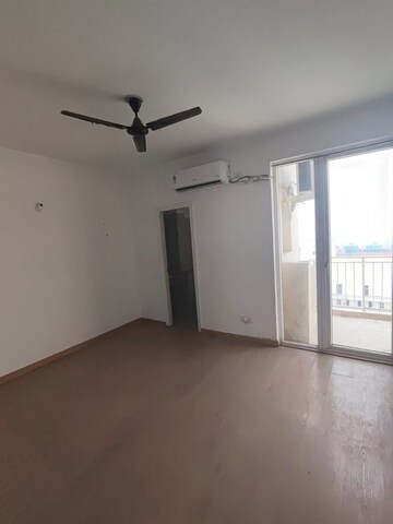 Room in 3 BHK Apartment at Emaar Gurgaon Greens, Sector 102 – for Rent