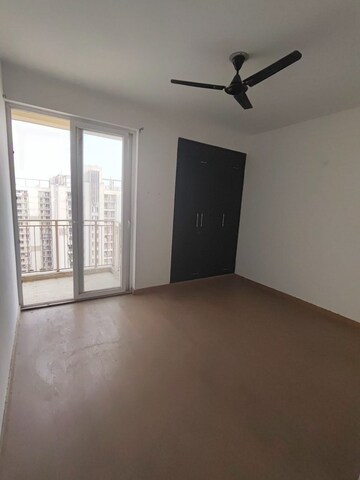 Room in 3 BHK Apartment at Emaar Gurgaon Greens, Sector 102 – for Rent