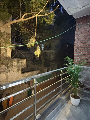 Balcony in 1 RK Builder Floor at Sector 43 – for Rent