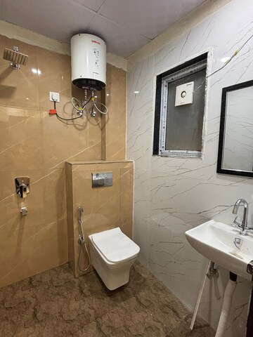 Bathroom in 1 RK Builder Floor at Sector 43 – for Rent