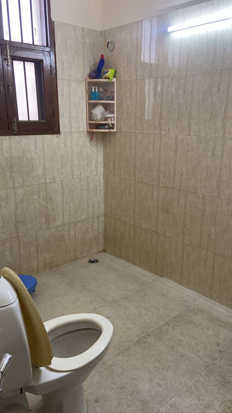 Bathroom, palam vihar 2 Bedroom 166 Sq.Yd. Builder Floor In Palam Vihar Gurgaon 8200642