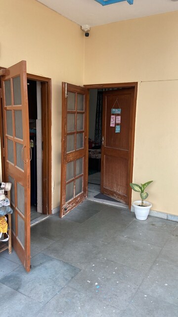 Living Room in 2 BHK Builder Floor at Palam Vihar – for Rent