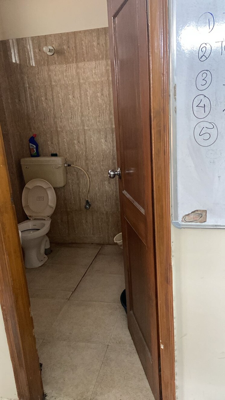 Bathroom, palam vihar 2 Bedroom 166 Sq.Yd. Builder Floor In Palam Vihar Gurgaon 8200642