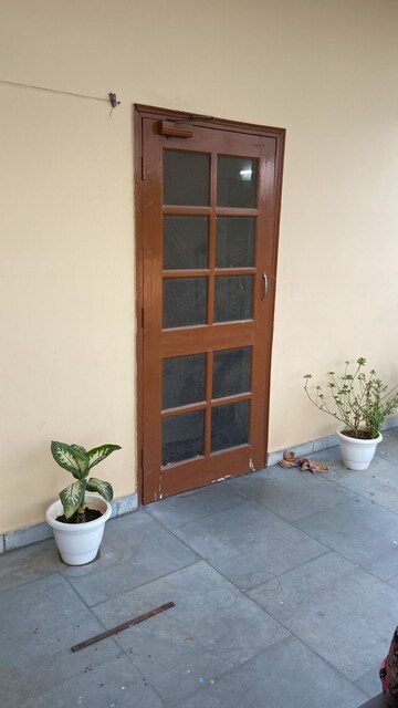 Room in 2 BHK Builder Floor at Palam Vihar – for Rent
