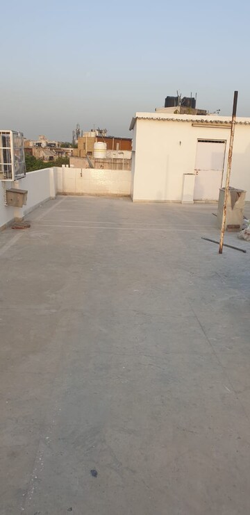 Parking in 3 BHK Builder Floor at Jangpura – for Rent