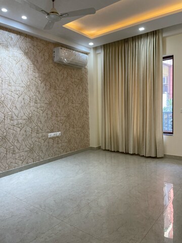 Room in 3 BHK Builder Floor at Sector 51 – for Sale