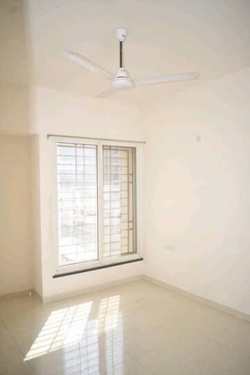 Room in 2 BHK Apartment at Majestique Towers, Kharadi – for Rent