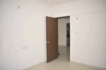 Room in 2 BHK Apartment at Majestique Towers, Kharadi – for Rent