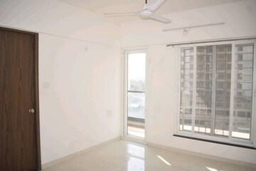 Room in 2 BHK Apartment at Majestique Towers, Kharadi – for Rent