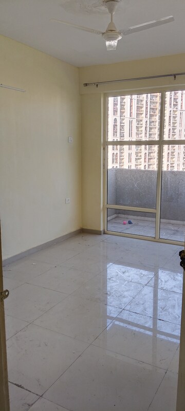 Room in 2 BHK Apartment at Pyramid Elite, Sector 86 – for Rent