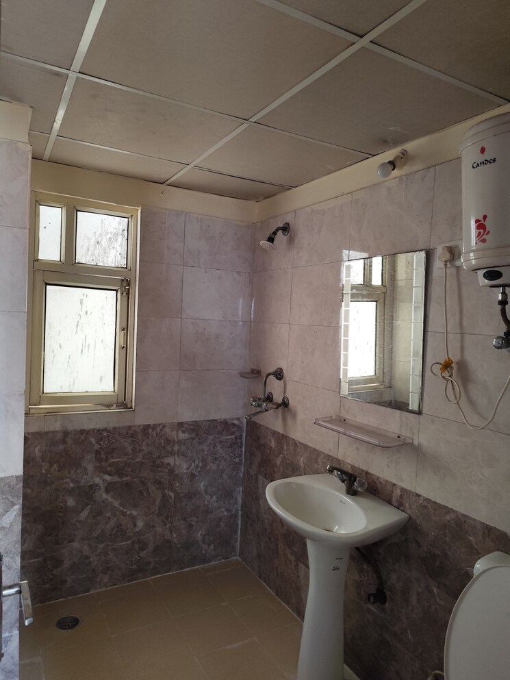 Bathroom, aims-golf-city 2 Bedroom 950 Sq.Ft. Apartment In Sector 75 Noida 8200938