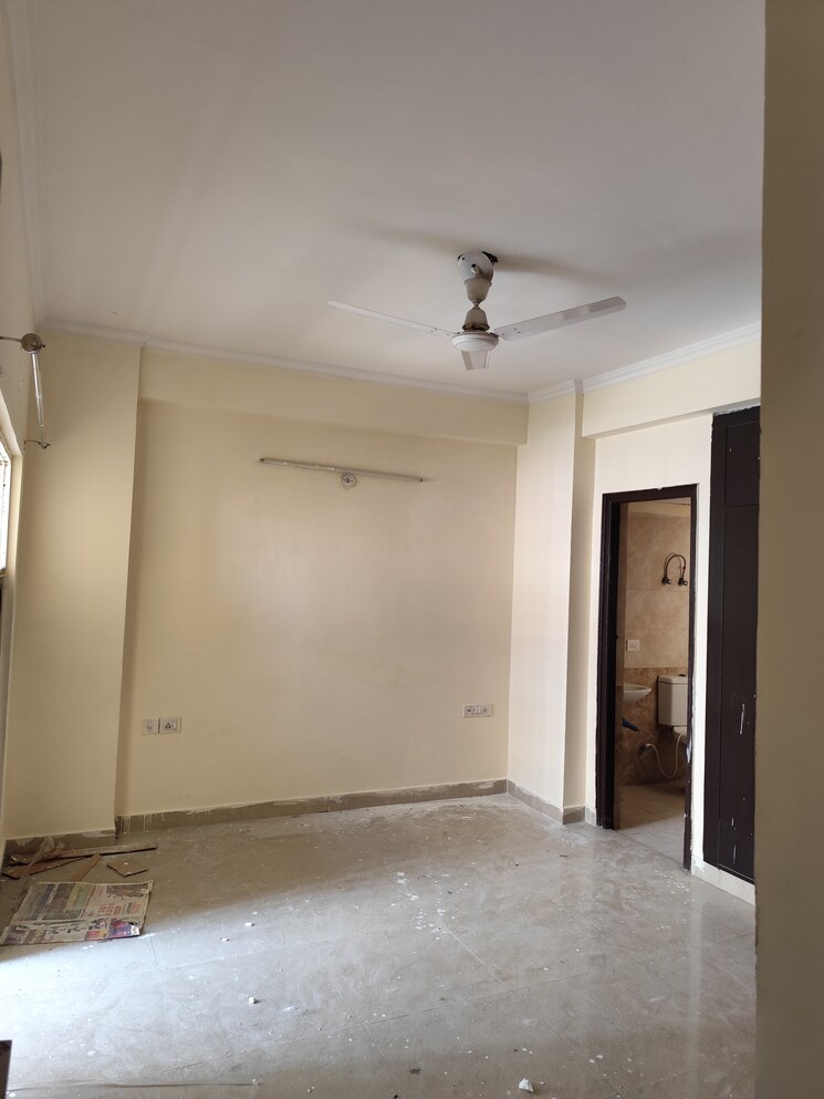 Room, aims-golf-city 2 Bedroom 950 Sq.Ft. Apartment In Sector 75 Noida 8200938