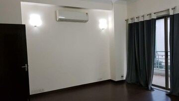 Room in 3 BHK Apartment at Parsvnath Exotica, Sector 53 – for Rent