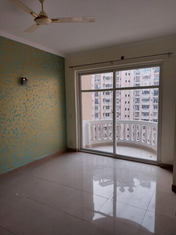 Room in 4 BHK Apartment at Amrapali Sapphire, Sector 45 – for Sale