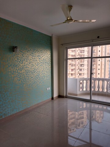 Kitchen in 4 BHK Apartment at Amrapali Sapphire, Sector 45 – for Sale