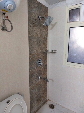 Furnished Amenities in 4 BHK Apartment at Amrapali Sapphire, Sector 45 – for Sale