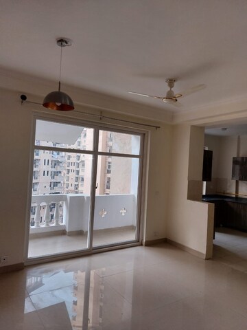 Room in 4 BHK Apartment at Amrapali Sapphire, Sector 45 – for Sale