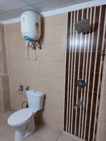 Bathroom in 4 BHK Apartment at Amrapali Sapphire, Sector 45 – for Sale