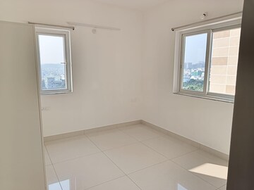 Room in 2.5 BHK Apartment at Ambience Courtyard, Manikonda – for Rent