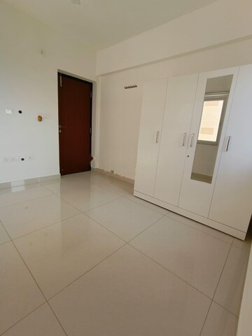 Room in 2.5 BHK Apartment at Ambience Courtyard, Manikonda – for Rent