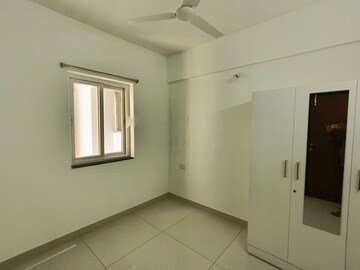Room in 2.5 BHK Apartment at Ambience Courtyard, Manikonda – for Rent