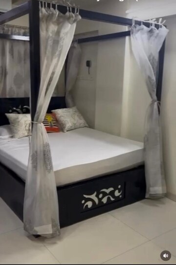 Bedroom in 3 BHK Apartment at Chembur – for Rent