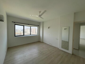 Room in 3 BHK Apartment at Ireo Skyon, Sector 60 – for Rent