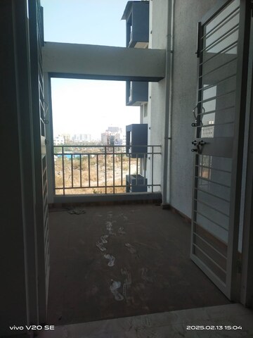 Room in 2 BHK Apartment at Amanora Ascent Towers, Hadapsar – for Sale