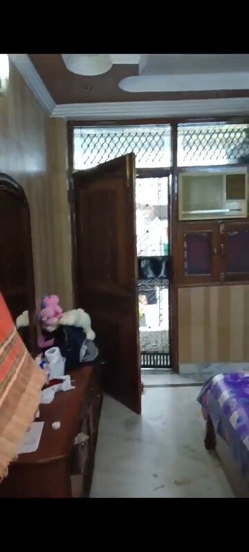 Furnished Amenities in 2 BHK Builder Floor at Amar Colony – for Rent