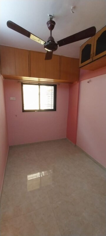 Room in 1.5 BHK Apartment at Amisha CHS, Dahisar West – for Rent
