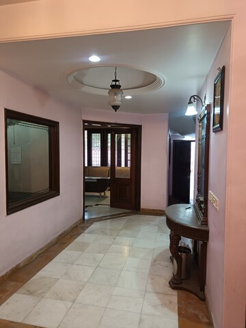 Room in 5 BHK Independent House at Sector 36 – for Rent