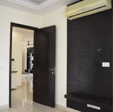 Building Lobby in 3 BHK Builder Floor at Uppal Southend, Sector 49 – for Sale