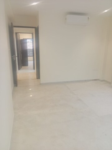 Room in 3 BHK Apartment at Gamdevi – for Rent