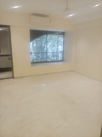 Room in 3 BHK Apartment at Gamdevi – for Rent