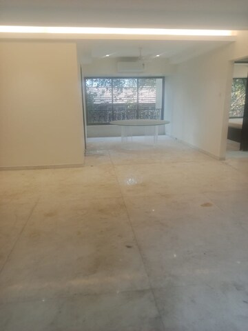 Room in 3 BHK Apartment at Gamdevi – for Rent