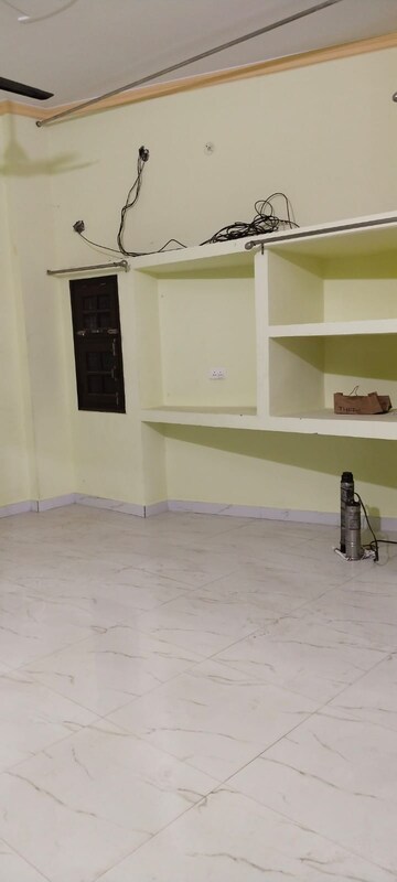 Room in 3 BHK Independent House at Gomti Nagar – for Rent